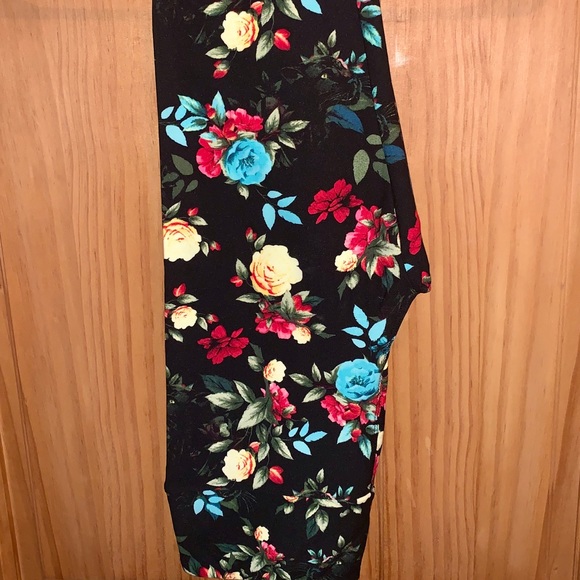 LuLaRoe Pants - ❌SOLD❌ NWT OS LLR Floral & Jaguar Printed Leggings LuLaRoe Pants - ❌SOLD❌ NWT OS LLR Floral & Jaguar Printed Leggings